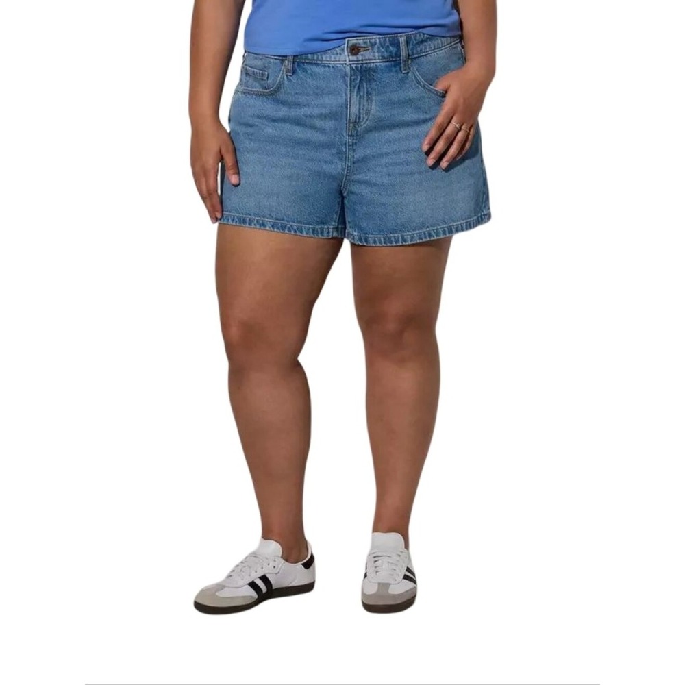 Torrid Womens Plus Size 18 Medium Wash Denim Mid Rise Whiskered Jean Shorts